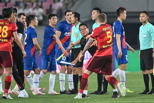 文班5年2.52亿续约马刺 效仿布伦森降薪 卡斯尔和哈珀因此受益