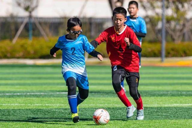 文班5年2.52亿续约马刺 效仿布伦森降薪 卡斯尔和哈珀因此受益